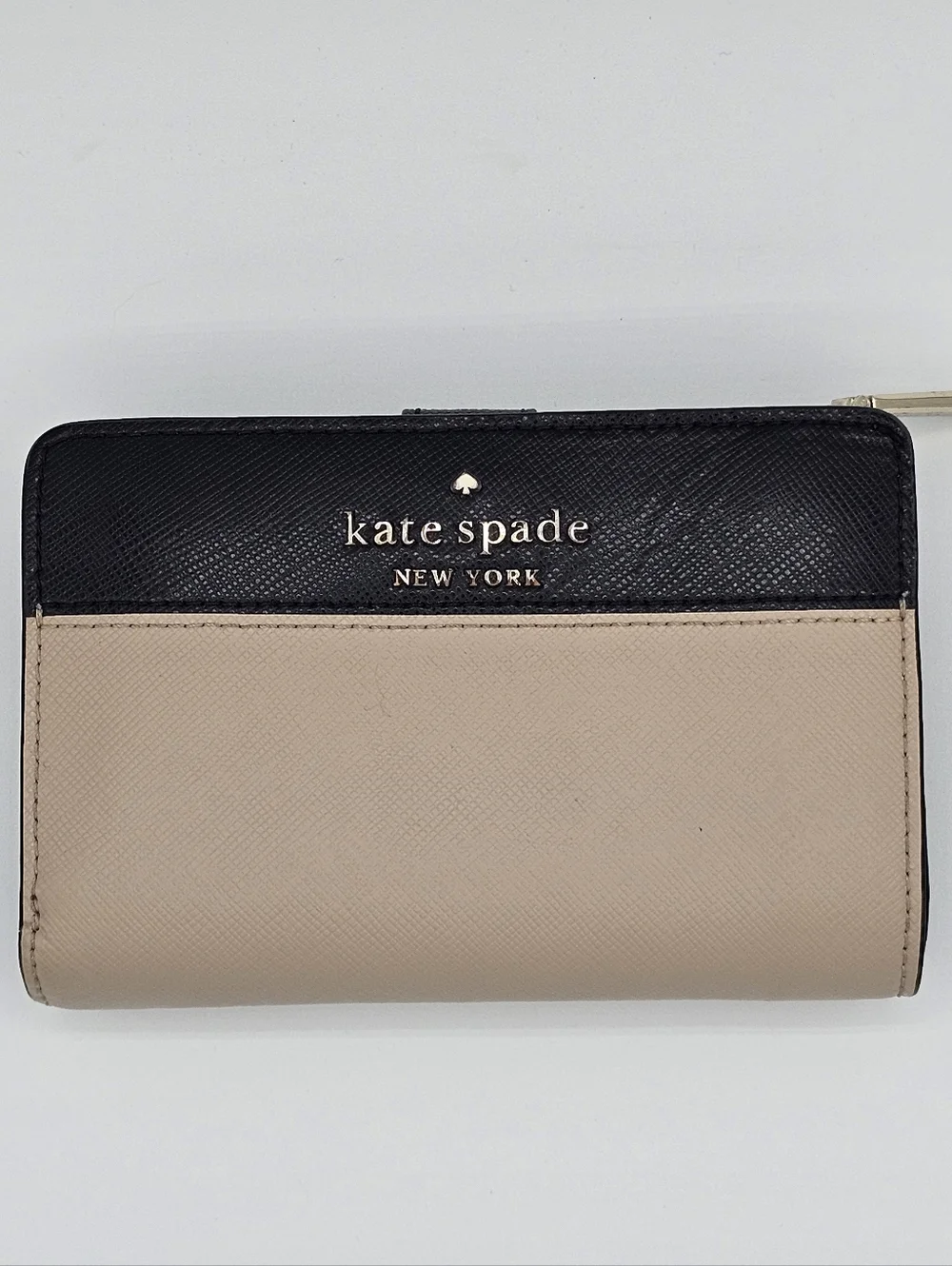 KATE SPADE Black and Beige Colorblock Compact Pebbled Leather‎ Wallet